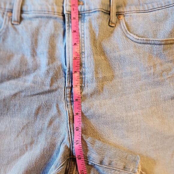 Madewell Perfect High Rise Midi Jean Shorts, Size 32, Light Blue Denim Raw Hem - Picture 4 of 10